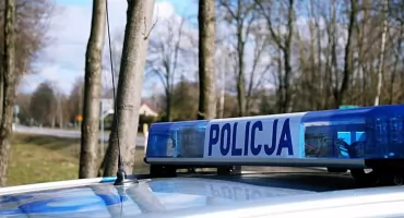 20-latek przeszedł na czerwonym. Policjantki szybko odkryły, że jest poszukiwany