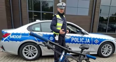 Policjanci sprawdzają kierowców i pieszych. Na co zwracają uwagę?