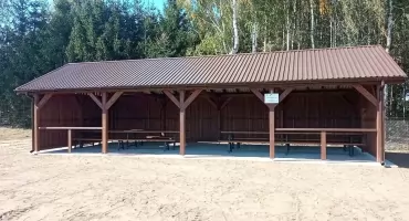 Nowa przestrzeń przy świetlicy w Pulszach. Mieszkańcy zyskali miejsce do spotkań [FOTO]