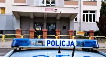 Policja w szkołach powiatu bielskiego. To działanie prewencyjne po serii incydentów [FOTO]