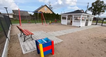 Nowy plac zabaw w Olędzkich. Inwestycja kosztowała ponad 48 tys. zł [FOTO]