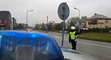 Policja kontroluje zachowanie kierowców i pieszych przy przejściach w Bielsku Podlaskim [FOTO]
